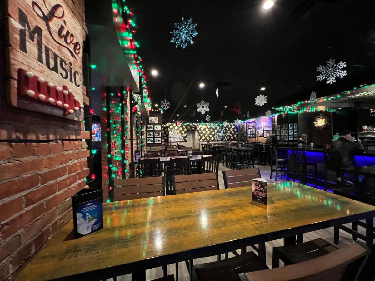 Commercial Hotel エドモントン エクステリア 写真