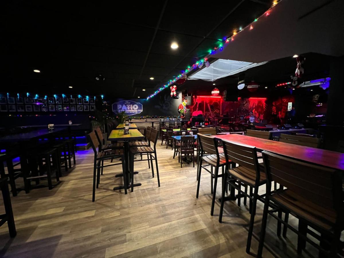 Commercial Hotel エドモントン エクステリア 写真