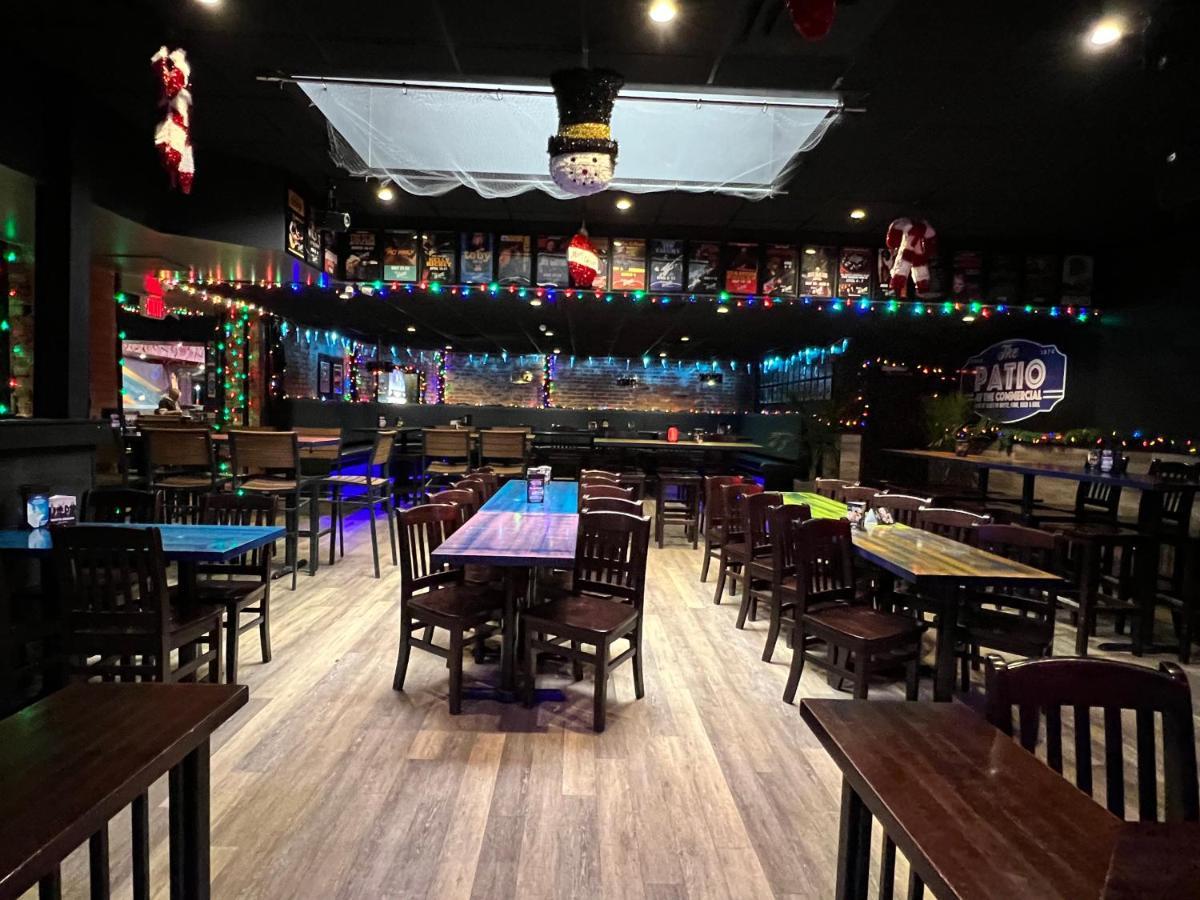 Commercial Hotel エドモントン エクステリア 写真