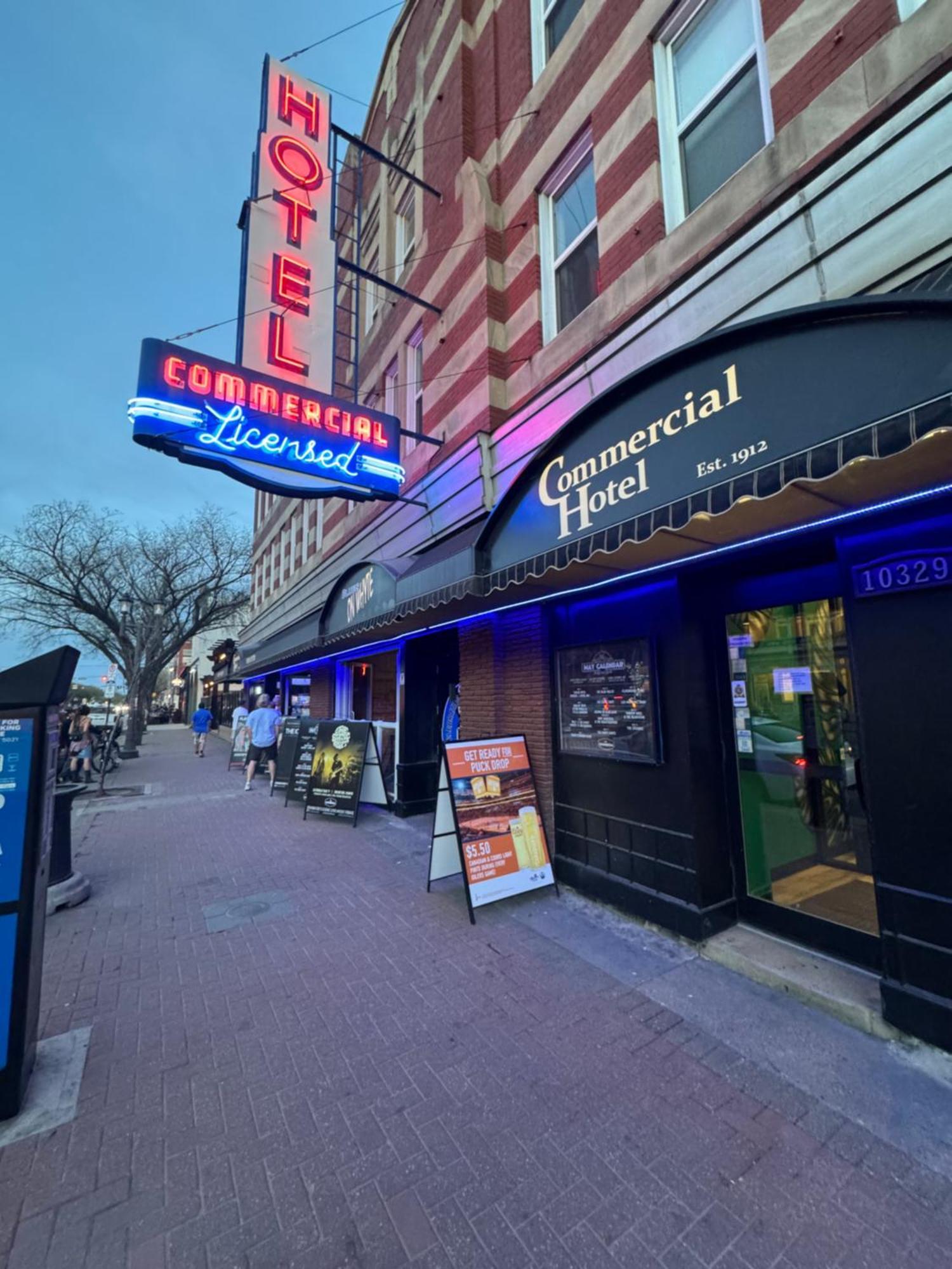 Commercial Hotel エドモントン エクステリア 写真