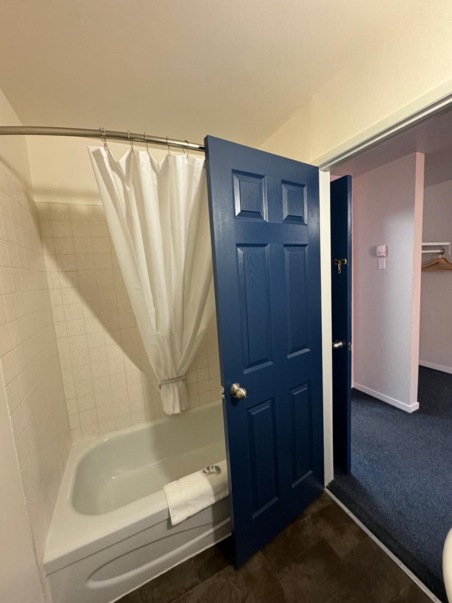 Commercial Hotel エドモントン エクステリア 写真